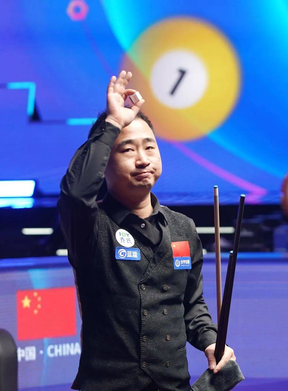 展开激烈竞 展开激烈竞